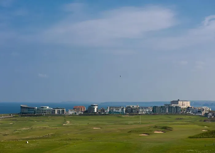 5 The Vista, Newquay - Short Walk To Beach - Free Parking And Wi-Fi - Stunning Views