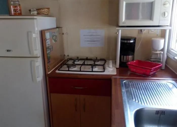 Verdon Gorge Mobile Home: Lakeside Comfort & Renewal