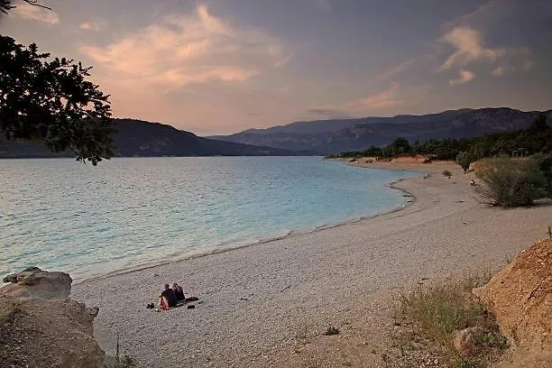 Camping Lac Ste Croix: Riverside Adventure in Verdon Gorges