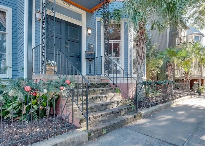 Elegant 2 Bed Directly On Forsyth Park