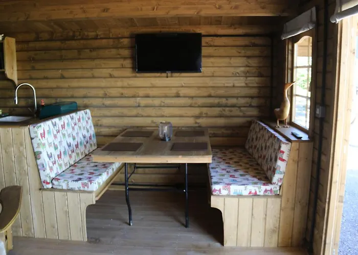 Knapp Farm Glamping Lodge 1