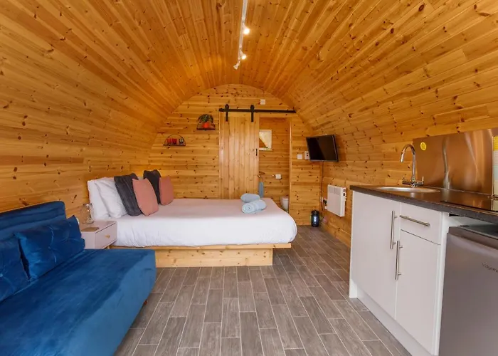 Little Meadow Pods With Hot Tub