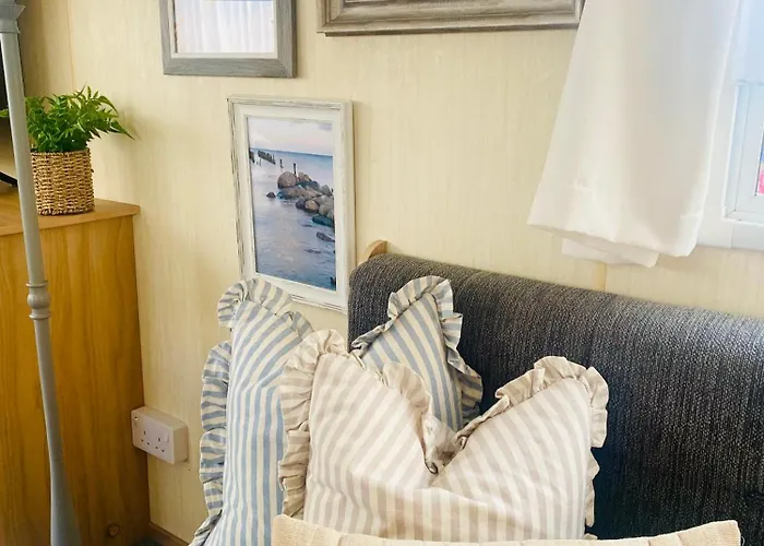 Shell Beach Holiday Home Mersea Coopers Beach