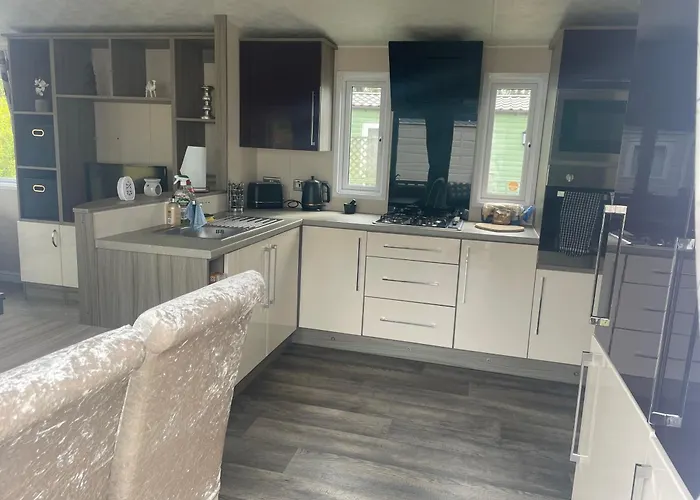 Beautiful 2 Bedroom Caravan On Billing Aquadrome