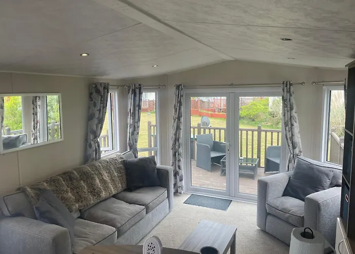 Beautiful 2 Bedroom Caravan On Billing Aquadrome