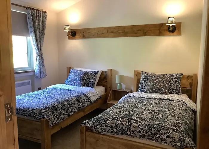 The Nut House - Squirrel Lane Lodges Ludlow