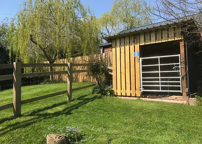The Nut House - Squirrel Lane Lodges Ludlow