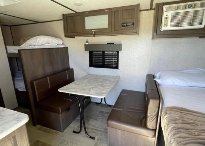 Paseo Isamar Campers
