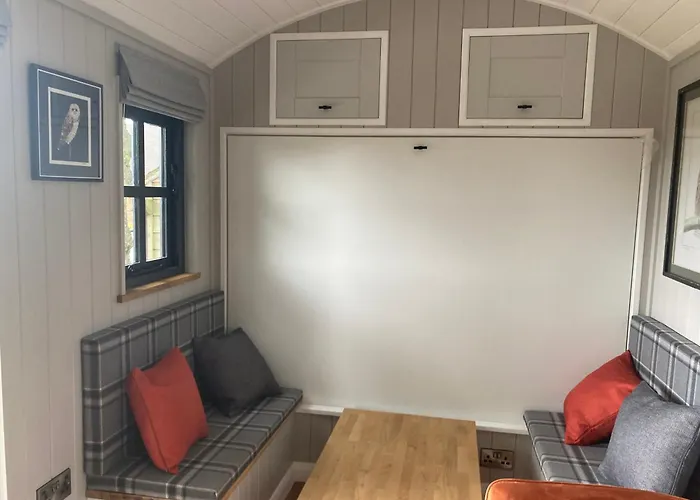 Owls Retreat, Meadowview House