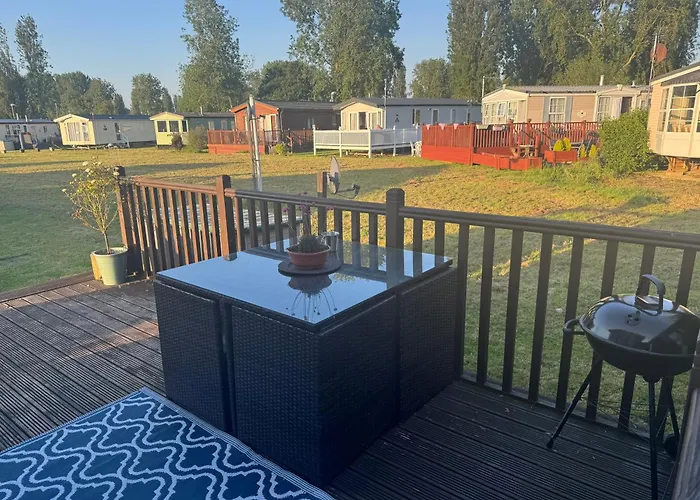 Beautiful 2 Bedroom Caravan On Billing Aquadrome