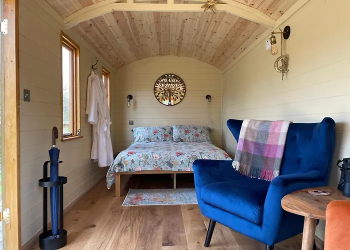 Stylish Shepherds Hut With Amazing Views