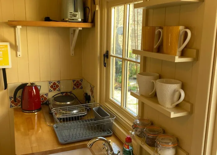The Hut At Bay Tree Farm, Nympsfield
