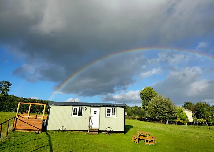 Cwtch Glamping Shepherds Huts