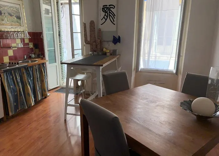 Room For Nudists Near Nice Port In A Shared Apartment