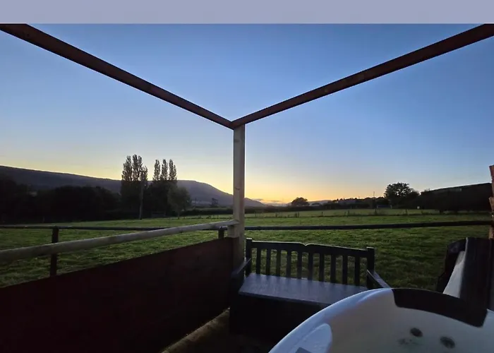 Cwtch Glamping Shepherds Huts