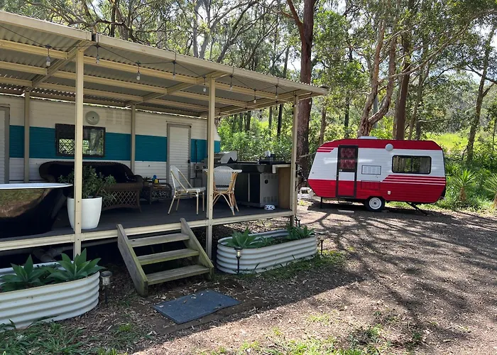 Alice & Elvis, Crescent Head, Retro Caravans With Deck, Bathroom & Outdoor Bath In A Bush Setting Near The Beach
