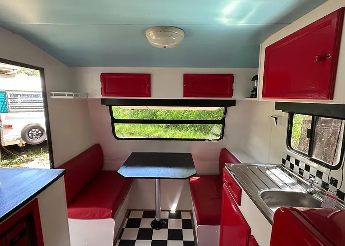 Alice & Elvis, Crescent Head, Retro Caravans With Deck, Bathroom & Outdoor Bath In A Bush Setting Near The Beach