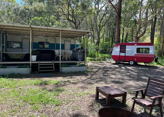 Alice & Elvis, Crescent Head, Retro Caravans With Deck, Bathroom & Outdoor Bath In A Bush Setting Near The Beach