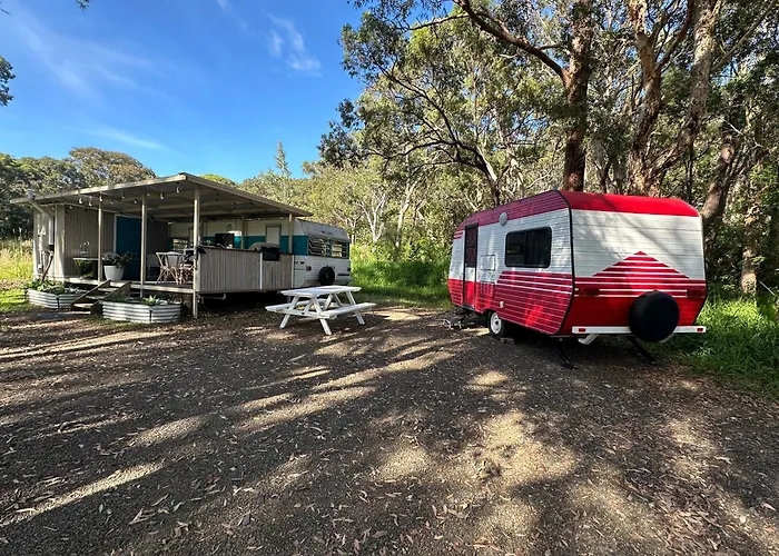 Alice & Elvis, Crescent Head, Retro Caravans With Deck, Bathroom & Outdoor Bath In A Bush Setting Near The Beach