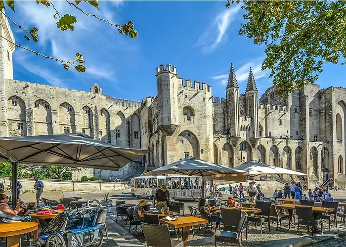 Beautiful Stacaravan In Raphele-Les-Arles