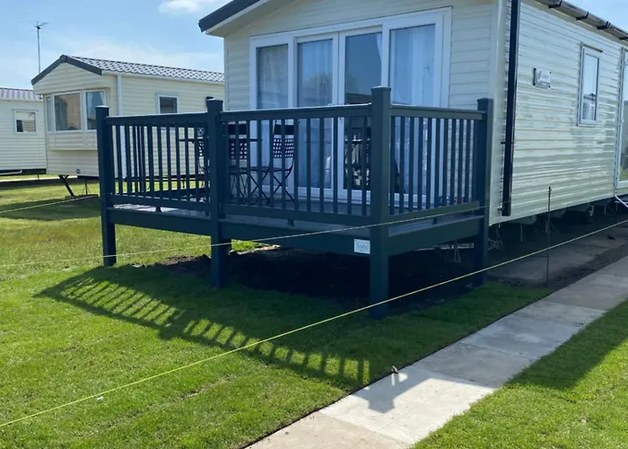 Stylish 3 Bedroom Caravan Near The Beach