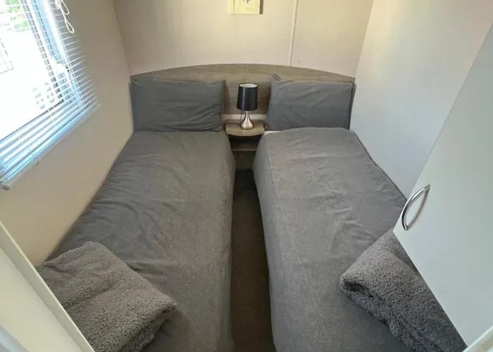 3 Bedroom Modern Caravan Sleeps Up To 8