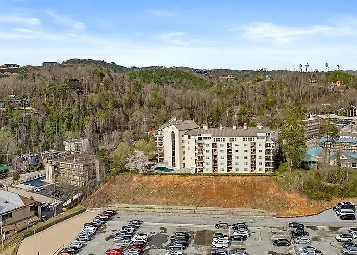 Gatlinburg Chateau Condo 309