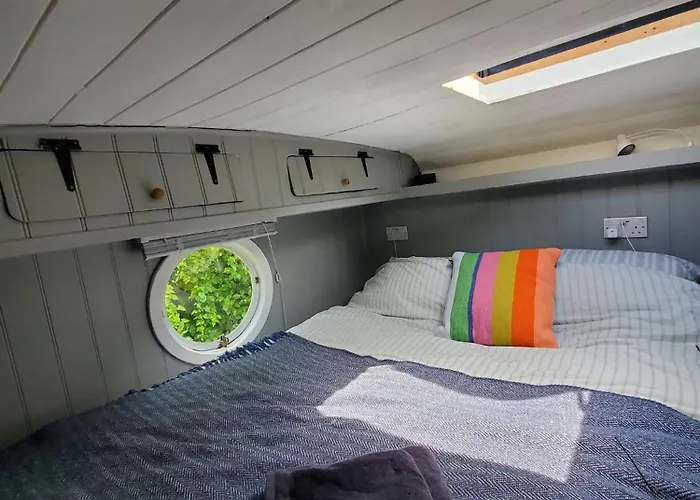 Monroe Horsebox Glamping
