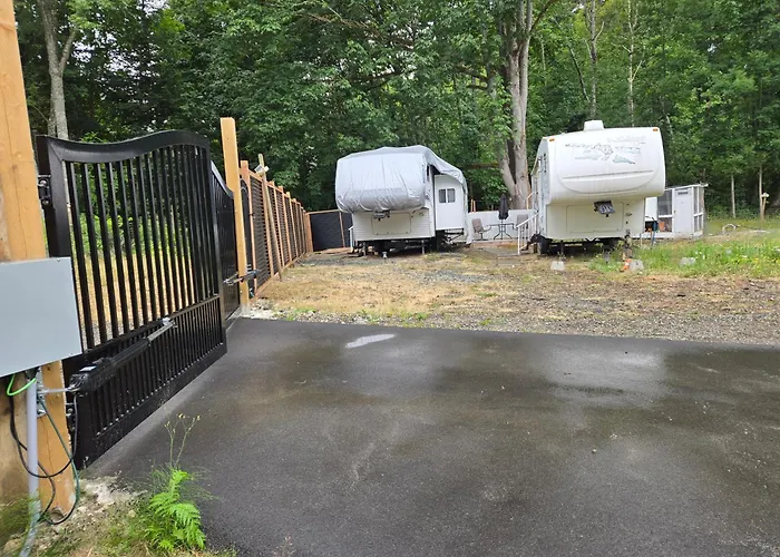 Comfortable Rv In A Farm