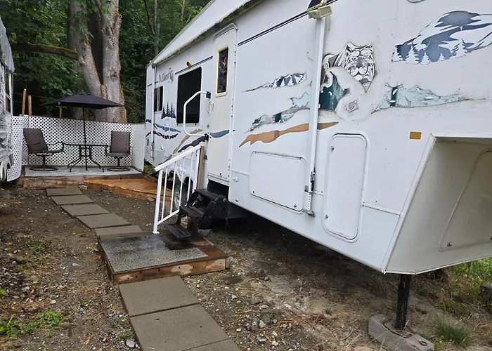 Comfortable Rv In A Farm