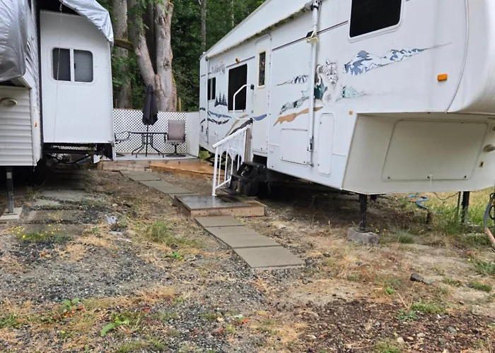 Comfortable Rv In A Farm