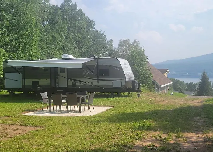 Pret-A-Camper Derriere Chez Nous