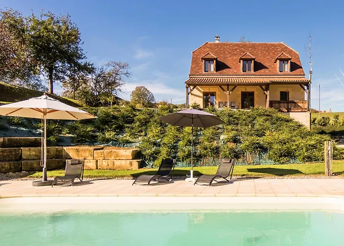 Poolside Luxury Villa In Montignac