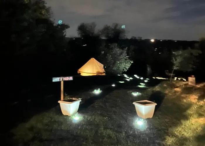 Tenda Romantica Nel Noccioleto