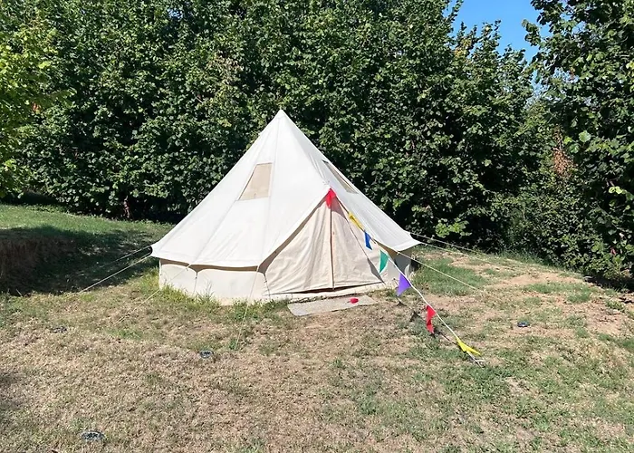 Tenda Romantica Nel Noccioleto
