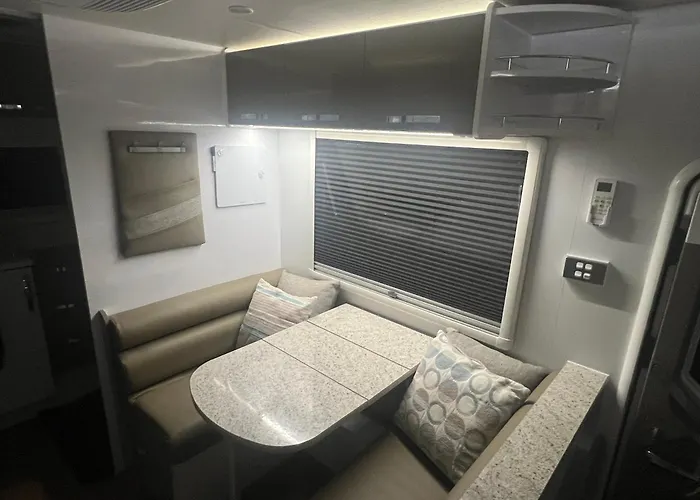 Gympie Luxury Caravan With Ensuite Bathroom