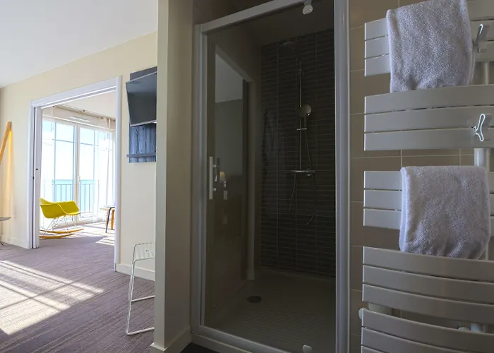 Les Flots - Hotel Et Restaurant Face A L'Ocean - Chatelaillon-Plage
