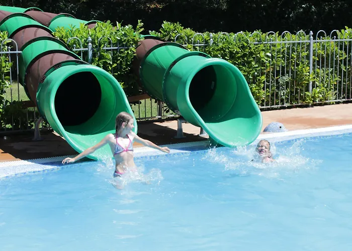Chateau-Camping La Grange Fort, 63500 Les Pradeaux