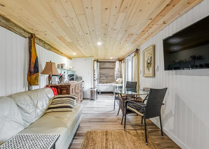 The Wood Shed With Hot Tub