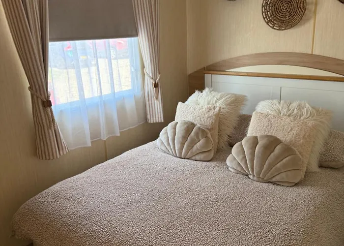 Shell Beach Holiday Home Mersea Coopers Beach