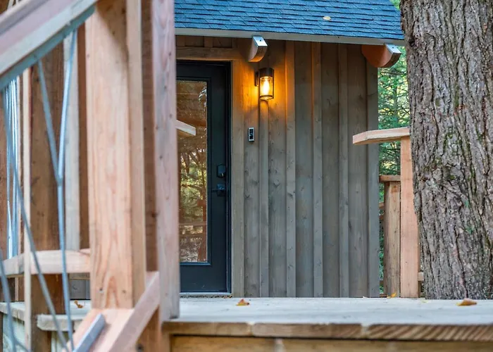 Peaceful Pines Treehouse