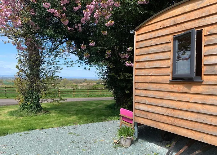 Cosy Shepherd'S Hut Near Shrewsbury