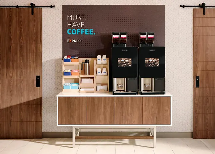 Holiday Inn Express & Suites Bloomington By Ihg