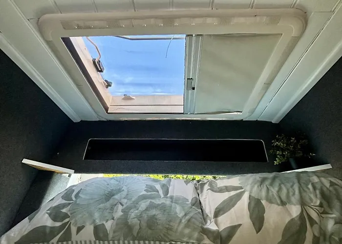 Vw Crafter - Wendy - Off-Grid-Sleeps 3 - Beach Ready