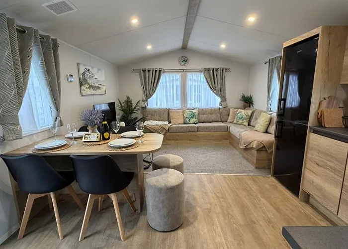 Big Boss Caravan-Camber Sands,Sleep 8, Free Wi-Fi, Netflix, Parking
