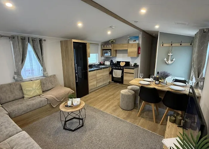 Big Boss Caravan-Camber Sands,Sleep 8, Free Wi-Fi, Netflix, Parking
