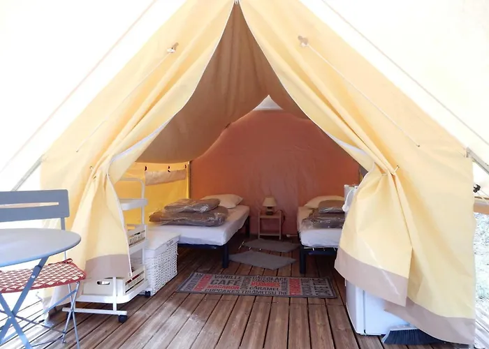 Zecamping 3 Etoiles Avec Piscine Et Tennis Proche Du Chateau De Tallard