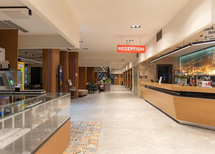 Hollywood Hotel
