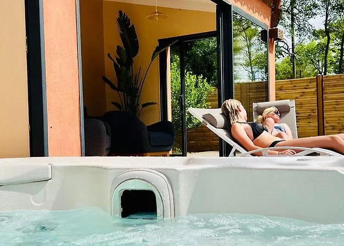 Les Bastides De Chanteraine Bungalows, Lodges & Spa