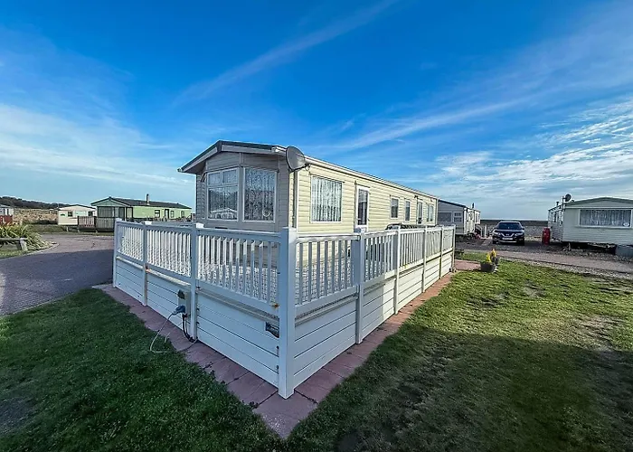 Ref 40035Nd - Superb Caravan With Decking & Free Wifi At North Denes Holiday Park